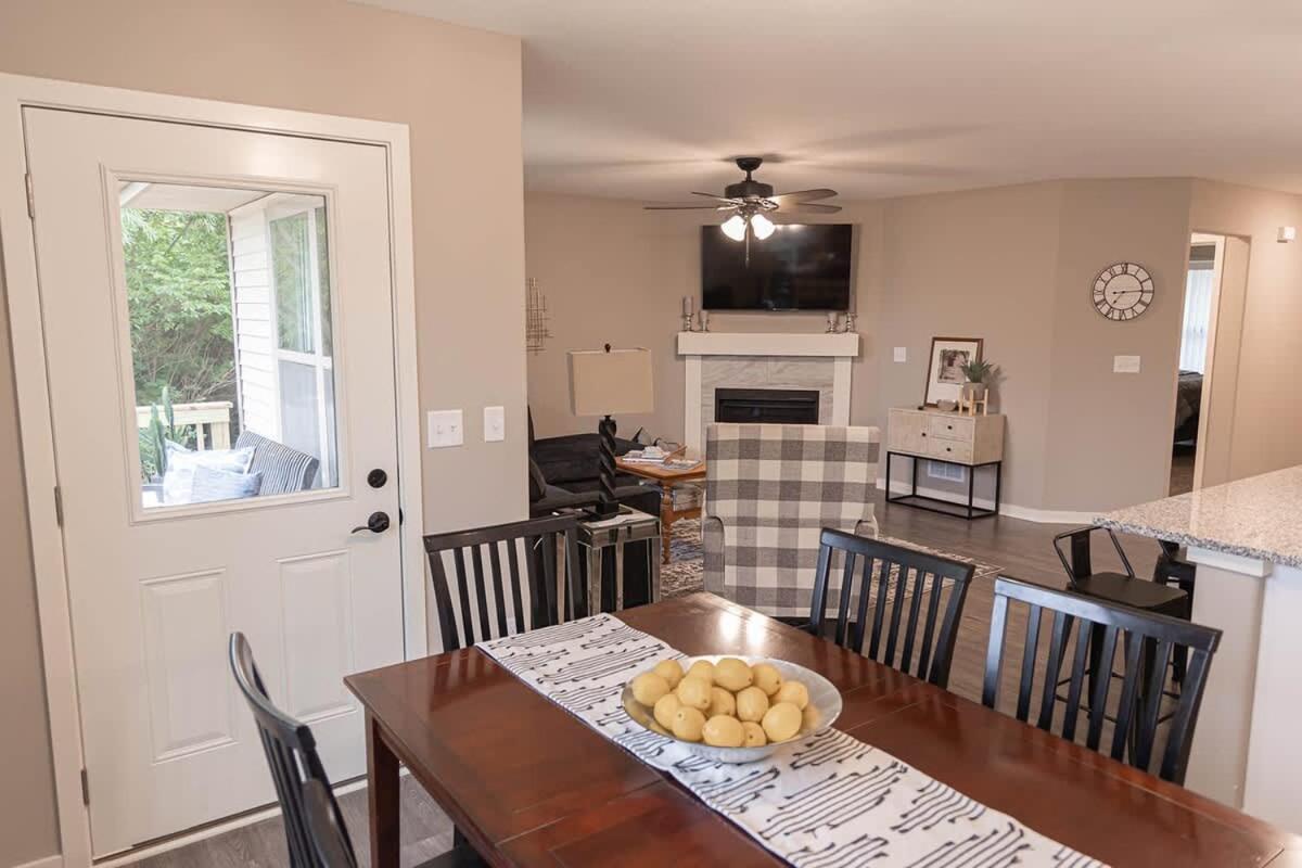 Brand New 2 Bed With Office Loves Park Exterior foto